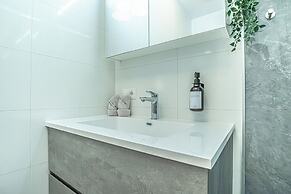 Nice 1BR 1LR Apartment City Center