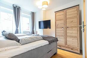 Nice 1BR 1LR Apartment City Center