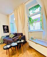 Cozy 2BR Apartment Close to Westbahnhof
