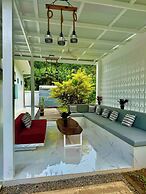 Beautiful Villa Between Jungle, sea and Mountain