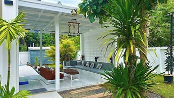 Beautiful Villa Between Jungle, sea and Mountain