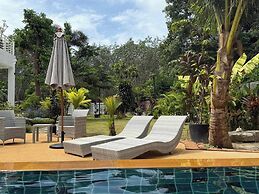 Beautiful Villa Between Jungle, sea and Mountain