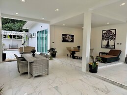 Beautiful Villa Between Jungle, sea and Mountain