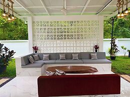 Beautiful Villa Between Jungle, sea and Mountain