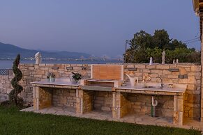 Seafront Villa Ciel With Private Pool in Nafpaktos