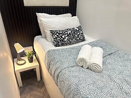 Rest Partition Room in Tecom Near Metro