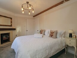 Maud Heath's Snug