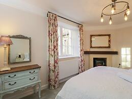 Maud Heath's Snug