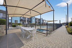 Serene 2-bed Apartment by the Canal