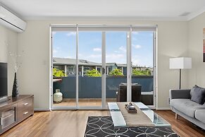 Serene 2-bed Apartment by the Canal