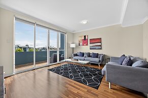 Serene 2-bed Apartment by the Canal
