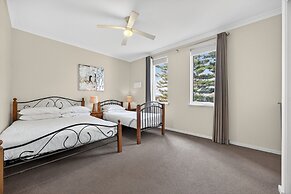 Serene 2-bed Apartment by the Canal