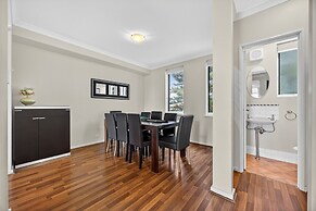 Serene 2-bed Apartment by the Canal
