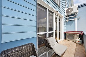 Serene 2-bed Apartment by the Canal