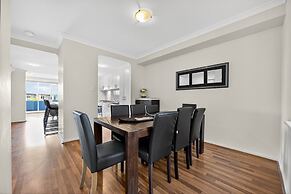 Serene 2-bed Apartment by the Canal