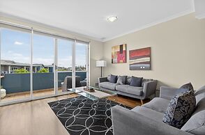 Serene 2-bed Apartment by the Canal