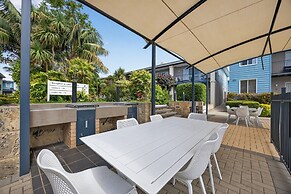 Serene 2-bed Apartment by the Canal