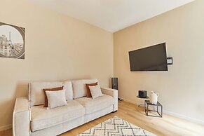 Bright Modern Studio Near the Seine Paris 16