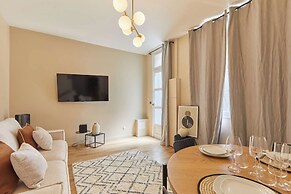Bright Modern Studio Near the Seine Paris 16