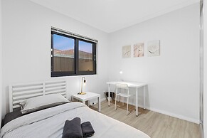Premium Modern Homestay-Walk to Curtin University-Shared Kitchen