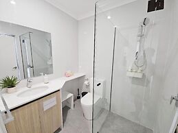 Premium Modern Homestay-Walk to Curtin University-Shared Kitchen