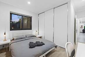 Premium Modern Homestay-Walk to Curtin University-Shared Kitchen
