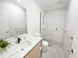 Premium Modern Homestay-Walk to Curtin University-Shared Kitchen