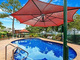 Relaxing Getaway Steps Beach With Pool