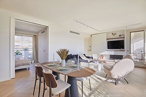 Penthouse With View of the Eiffel Tower-faubourg