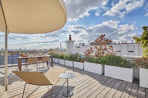 Penthouse With View of the Eiffel Tower-faubourg