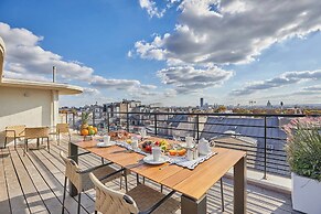 Penthouse With View of the Eiffel Tower-faubourg