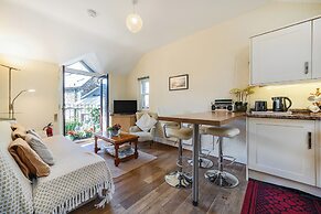 The Retreat with Free Parking