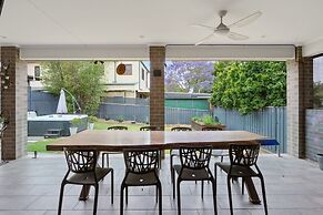 Bright Family Home in Rydalmere With Yard & BBQ