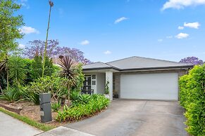 Bright Family Home in Rydalmere With Yard & BBQ