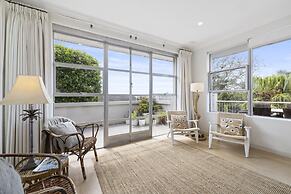 Spacious 5-bed Beach House With Ocean View