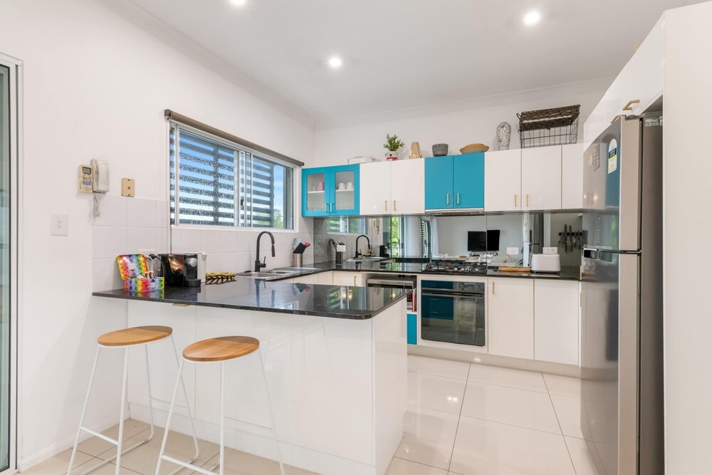 Spacious 2-bed With Private Rooftop & BBQ Access