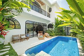 Villa Talitha by DVH Luxe Tropical Pool