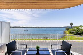 Stunning 1-bed Bayside Apartment With Superb Views
