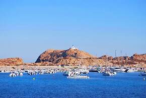 Modern 3-guest Apartment in L'ile Rousse