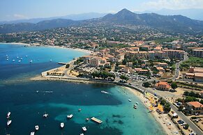 Modern 3-guest Apartment in L'ile Rousse