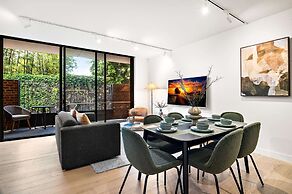 Stylish 3-bed Townhouse in Vibrant Fitzroy