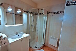 Chic Romantic Getaway in L'ile Rousse