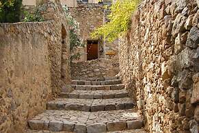 Chic Romantic Getaway in L'ile Rousse