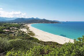 Chic Romantic Getaway in L'ile Rousse