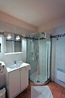 Chic Romantic Getaway in L'ile Rousse