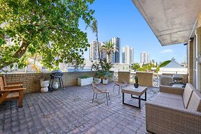 Spacious 1-bed Apartment in Coolangatta