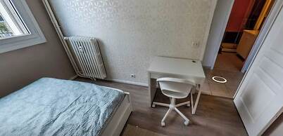 Private Room in a Shared Flat - Lyon 8