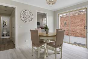 Spacious 3-bed Home With Garden in Preston