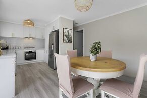Spacious 3-bed Home With Garden in Preston