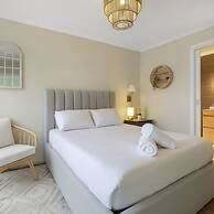 Spacious 3-bed Home With Garden in Preston